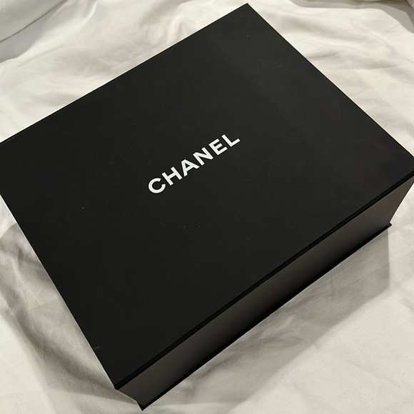 Chanel Box - Picture 2 of 3